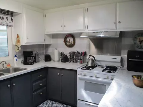 320 Santa Clara Cir, Hemet, CA 92543