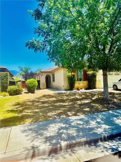 566 Miracle Dr, San Jacinto, CA 92583
