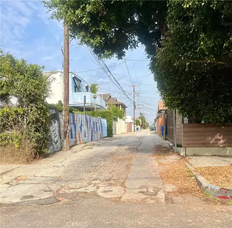 Exterior - 611 Sunset Ave, Venice, CA 90291 photo 8 of 8