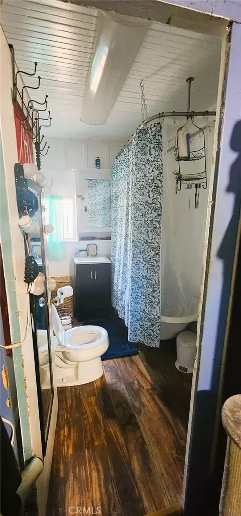 Bath - 611 Sunset Ave, Venice, CA 90291 photo 1 of 1