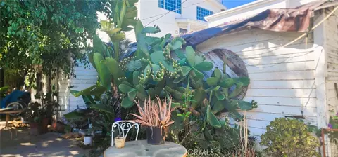 Exterior - 611 Sunset Ave, Venice, CA 90291 photo 6 of 8