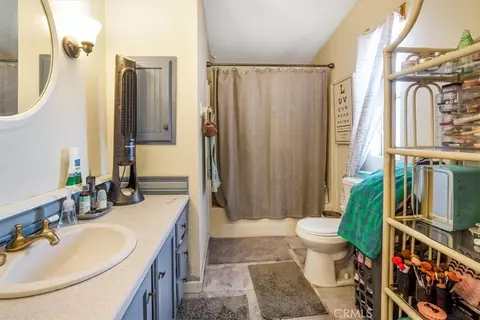 Bath - 17386 Sage Ave, Riverside, CA 92504 photo 4 of 6