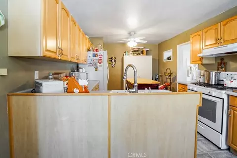 Kitchen - 17386 Sage Ave, Riverside, CA 92504 photo 2 of 10