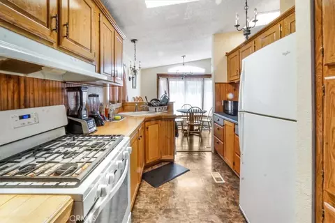 Kitchen - 17386 Sage Ave, Riverside, CA 92504 photo 8 of 10