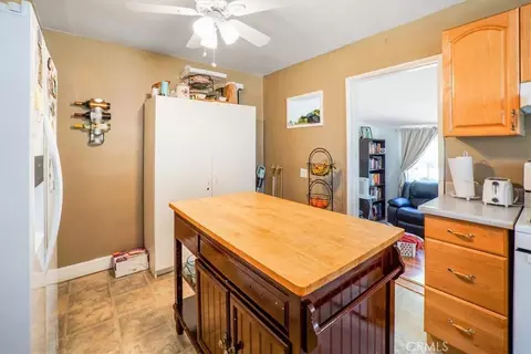 Kitchen - 17386 Sage Ave, Riverside, CA 92504 photo 6 of 10