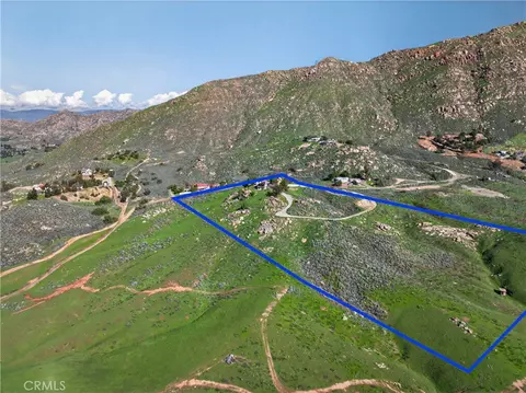 View/Area - 20682 Hill Top Dr, Riverside, CA 92507 photo 2 of 5