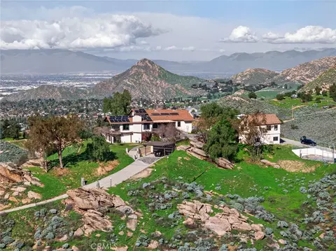 20682 Hill Top Dr, Riverside, CA 92507