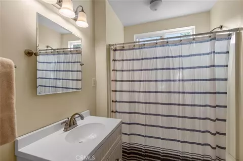 Bath - 20682 Hill Top Dr, Riverside, CA 92507 photo 3 of 3