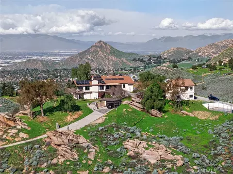 View/Area - 20682 Hill Top Dr, Riverside, CA 92507 photo 3 of 5