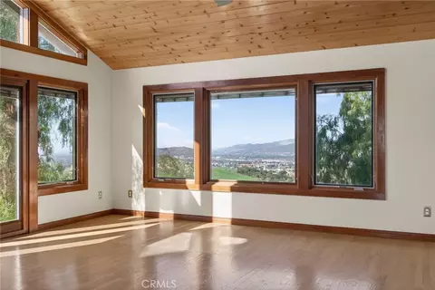 Living - 20682 Hill Top Dr, Riverside, CA 92507 photo 8 of 13