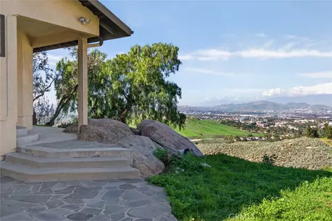 Exterior - 20682 Hill Top Dr, Riverside, CA 92507 photo 17 of 19