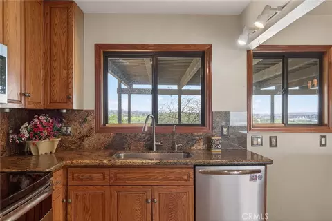 Kitchen - 20682 Hill Top Dr, Riverside, CA 92507 photo 3 of 6