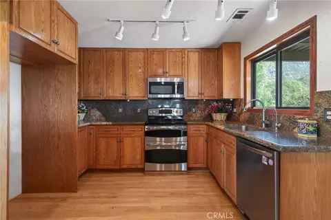 Kitchen - 20682 Hill Top Dr, Riverside, CA 92507 photo 2 of 6