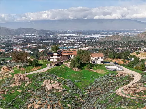 View/Area - 20682 Hill Top Dr, Riverside, CA 92507 photo 4 of 5
