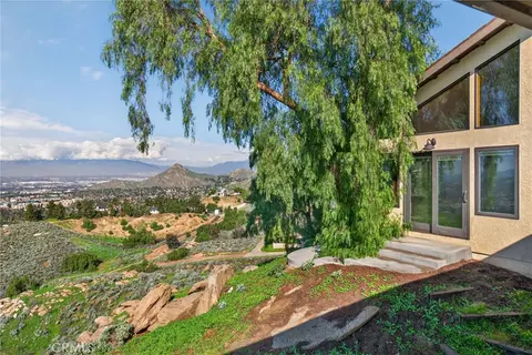 Exterior - 20682 Hill Top Dr, Riverside, CA 92507 photo 10 of 19