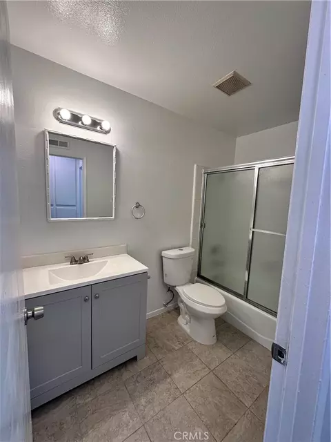 Bath - 1404 E Sail Ave, Orange, CA 92865 photo 2 of 4