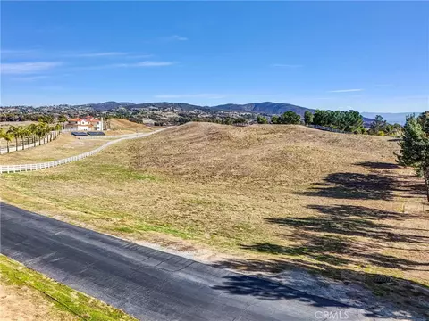 36335 Via Burgandy, Temecula, CA 92592 photo 2