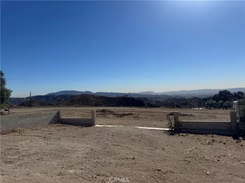 11252 Barca Dr, Sylmar, CA 91342