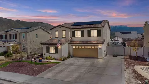 271 Scarlet Oak Ln, San Jacinto, CA 92583