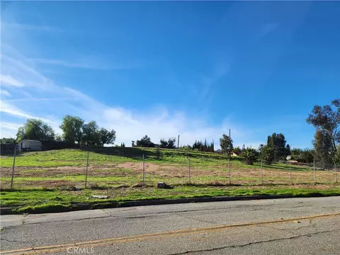 4998 Bushnell Ave, Riverside, CA 92505 photo 2