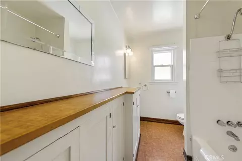 Bath - 4660 Cover St, Riverside, CA 92506 photo 1 of 2