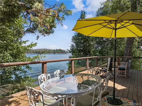 Exterior - 27990 Peninsula Dr N, Lake Arrowhead, CA 92352 photo 1 of 7