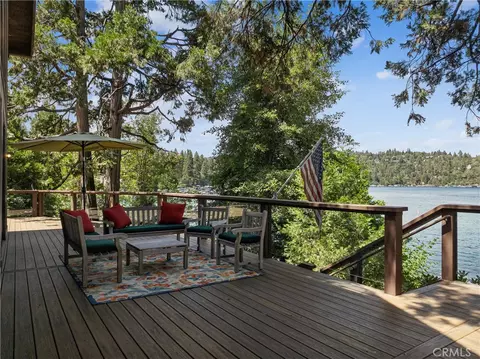 Exterior - 27990 Peninsula Dr N, Lake Arrowhead, CA 92352 photo 4 of 7
