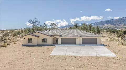 1483 Smoke Tree Rd, Pinon Hills, CA 92372