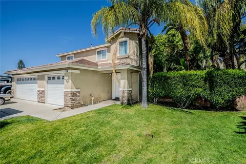 7764 Calle Carrisa St, Highland, CA 92346