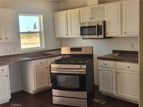60824 Stagemans Rd, Landers, CA 92285 photo 2