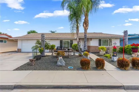 1561 W Wesley Pl, Hemet, CA 92543