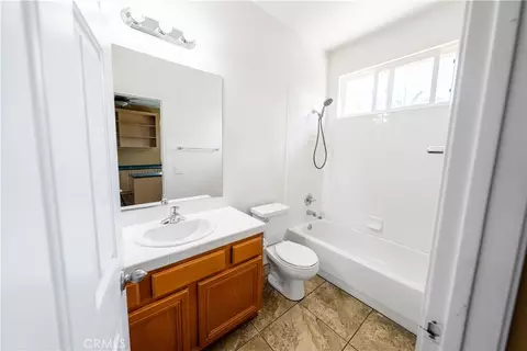 Bath - 31465 Inverness Ct, Temecula, CA 92591 photo 3 of 3