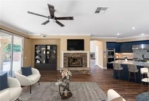 Living - 31465 Inverness Ct, Temecula, CA 92591 photo 4 of 6