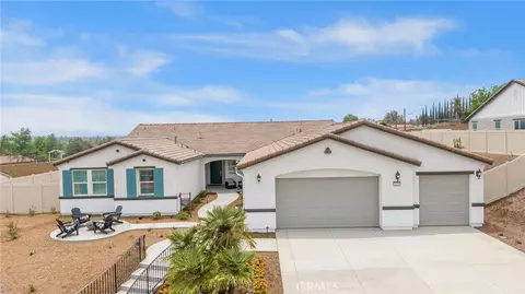 5859 Saddlehorn Ln, Jurupa Valley, CA 92509