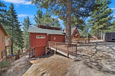 33211 Juniper Ln, Green Valley Lake, CA 92341