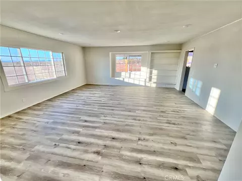Living - 56056 Cone Blvd, Landers, CA 92285 photo 3 of 7