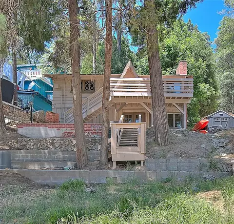 486 Thousand Pines Rd, Crestline, CA 92325