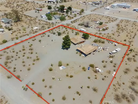 3938 Kreuer Rd, Phelan, CA 92371 photo 2