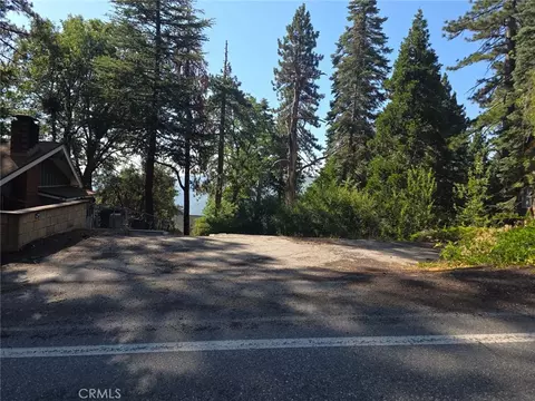 30778 Live Oak Dr, Running Springs, CA 92382