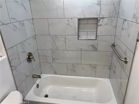 Bath - 6952 Coolidge Ave, Riverside, CA 92506 photo 1 of 1