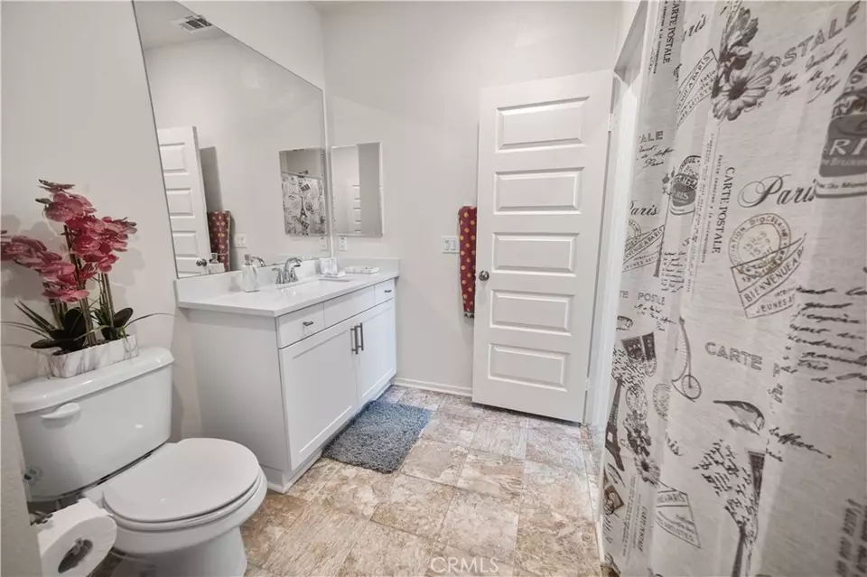 Bath - 11762 Far Hills Ln, Victorville, CA 92392 photo 1 of 1