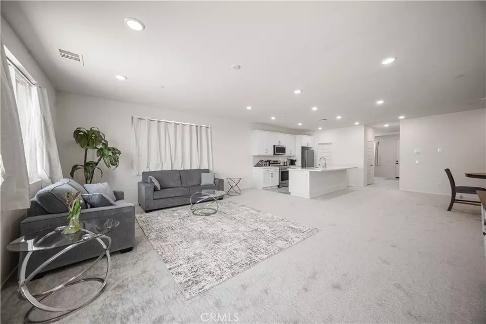 Living - 11762 Far Hills Ln, Victorville, CA 92392 photo 1 of 2
