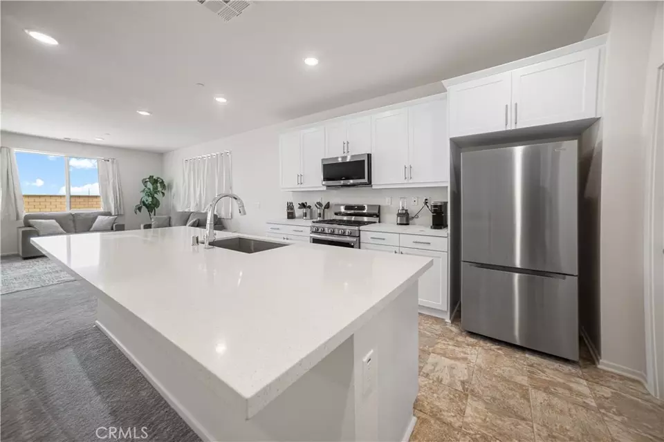 Kitchen - 11762 Far Hills Ln, Victorville, CA 92392 photo 1 of 1