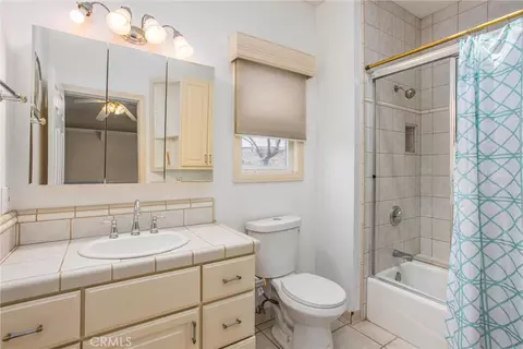Bath - 6966 Ranch View Rd, Riverside, CA 92506 photo 2 of 7