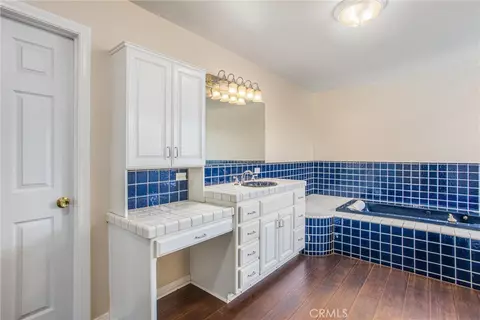 Bath - 6966 Ranch View Rd, Riverside, CA 92506 photo 5 of 7