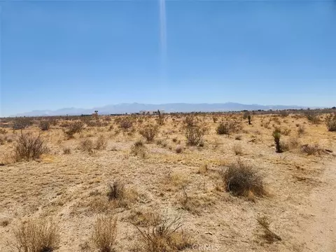 1 La Mesa Rd, Phelan, CA 92371