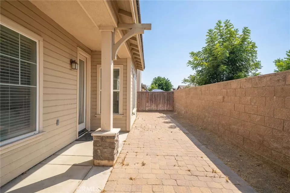 Exterior - 1611 Gilliam Ct, Riverside, CA 92501 photo 5 of 10