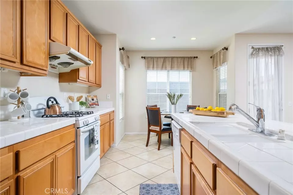 Kitchen - 1611 Gilliam Ct, Riverside, CA 92501 photo 3 of 4