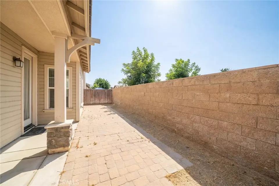 Exterior - 1611 Gilliam Ct, Riverside, CA 92501 photo 6 of 10