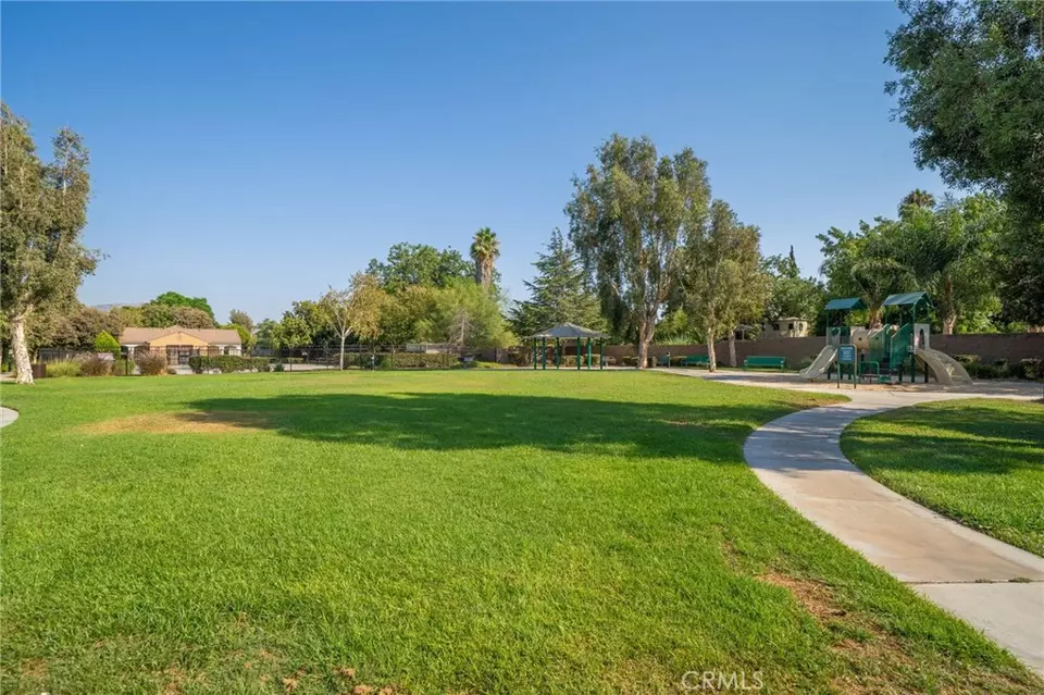 Exterior - 1611 Gilliam Ct, Riverside, CA 92501 photo 9 of 10